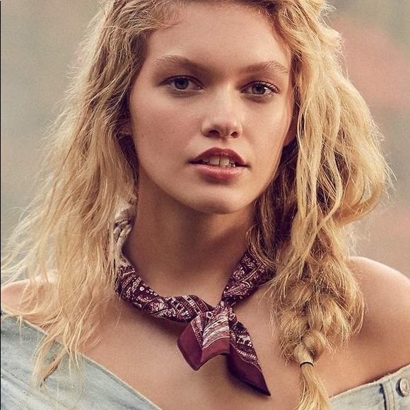 Urban Outfitters Accessories - Urban Outfitters Paisley Silky Mini Square Scarf